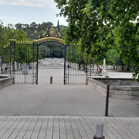 Maison Quai De La Fontaine Parking Nîmes
